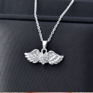 Simple Style Chain with Titanium Wing-Shaped Pendant Inlay Rhinestones Pendant